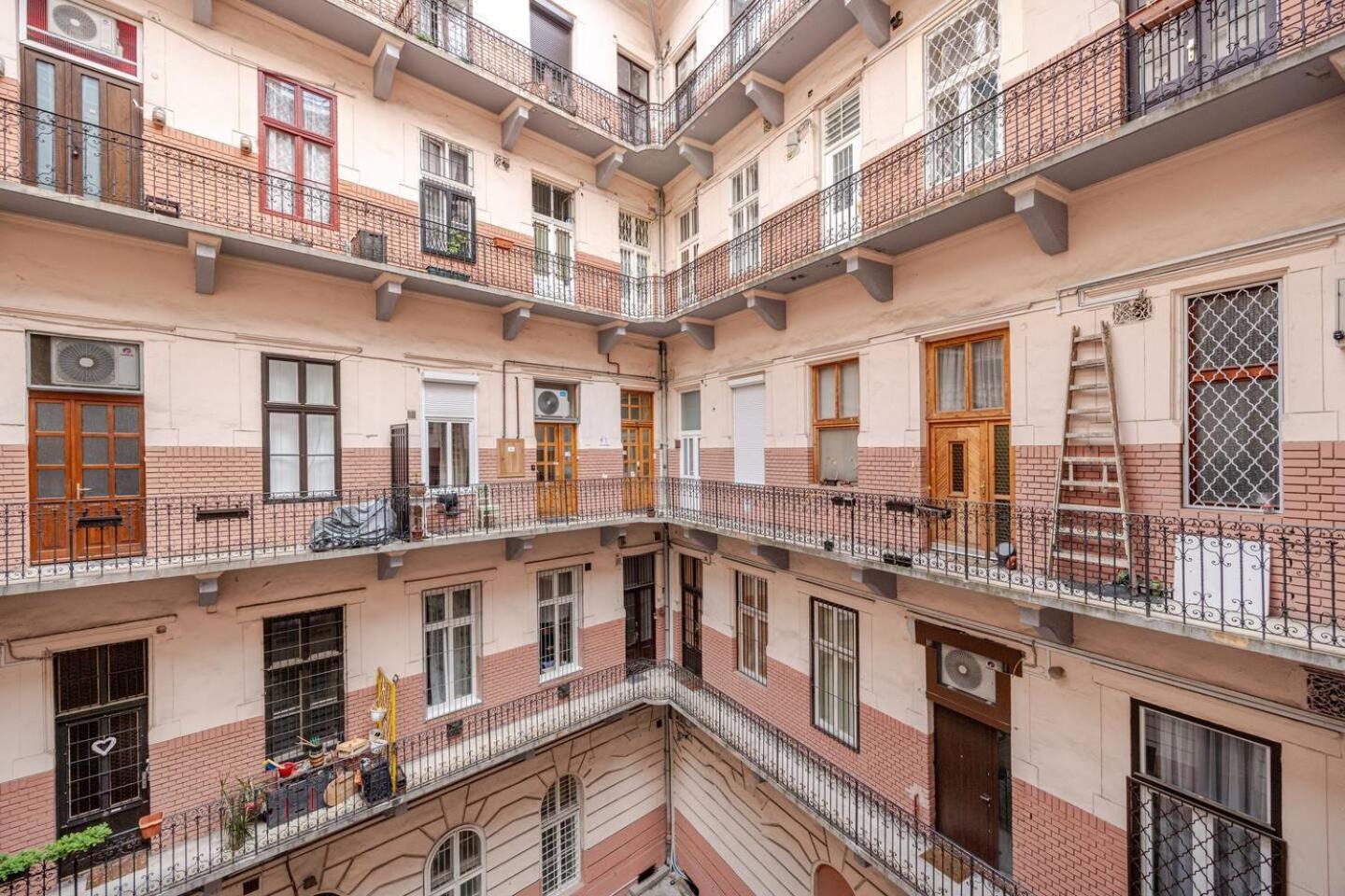 Budapestayz - Jozsef Apartments — Photos 2